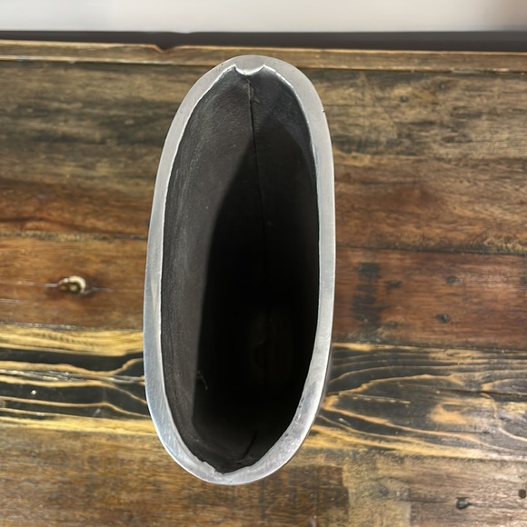 Very heavy metal vase - Picture 7 of 15